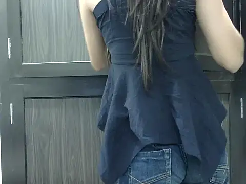 Snapshot of SEXYGUDIYA chatting on 10-11-25, 10:27 SEXYGUDIYA online show from 10-11-25, 10:27