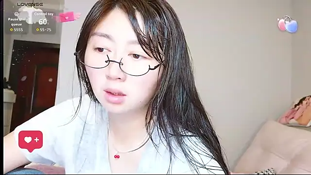 Snapshot of Diva_VVN chatting on 05-15-26, 12:19 Diva VVN online show from 05-15-26, 12:19
