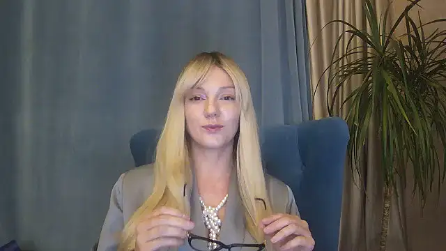 Snapshot of Zurelis chatting on 11-06-25, 01:48 Zurelis online show from 11-06-25, 01:48