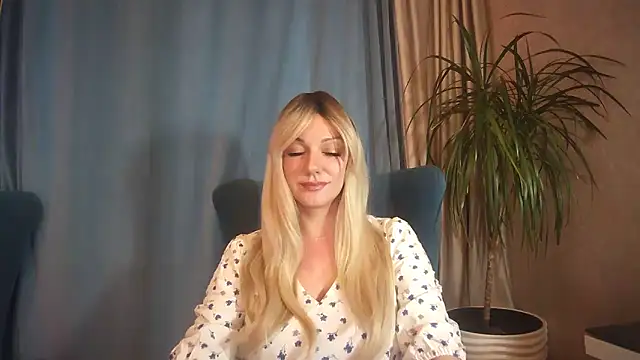 Snapshot of Zurelis chatting on 11-07-25, 12:53 Zurelis online show from 11-07-25, 12:53