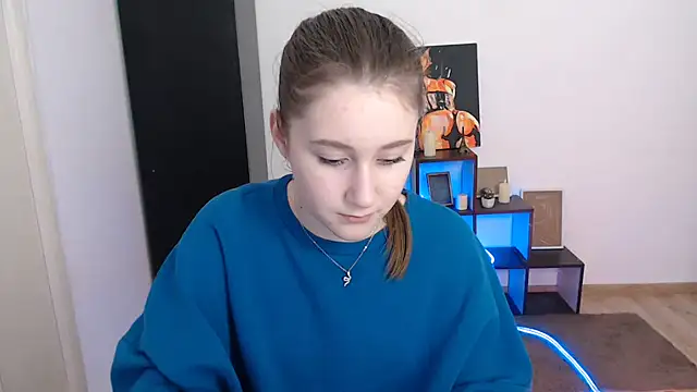 Snapshot of Milka_kamila chatting on 02-17-26, 01:30 Milka kamila online show from 02-17-26, 01:30