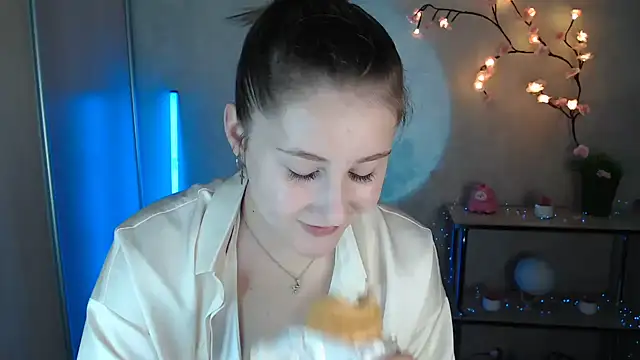 Snapshot of Milka_kamila chatting on 06-24-26, 12:04 Milka kamila online show from 06-24-26, 12:04