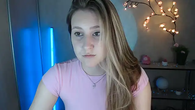 Snapshot of Milka_kamila chatting on 06-25-26, 12:32 Milka kamila online show from 06-25-26, 12:32