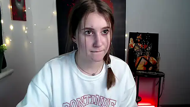 Snapshot of Milka_kamila chatting on 02-11-26, 02:39 Milka kamila online show from 02-11-26, 02:39