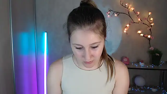 Snapshot of Milka_kamila chatting on 06-18-26, 12:10 Milka kamila online show from 06-18-26, 12:10