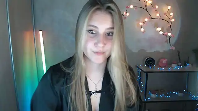 Snapshot of Milka_kamila chatting on 07-17-26, 12:13 Milka kamila online show from 07-17-26, 12:13