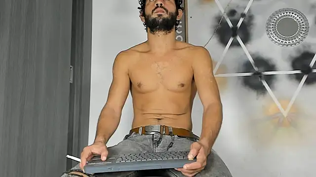 Snapshot of Aaron_haren1 chatting on 09-23-25, 02:07 Aaron haren1 online show from 09-23-25, 02:07