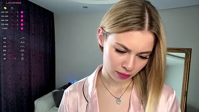 Snapshot of Lil_Elisa chatting on 10-16-25, 10:45 Lil Elisa online show from 10-16-25, 10:45