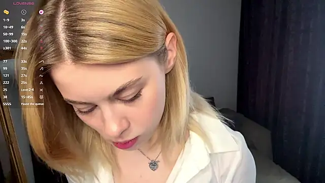 Snapshot of Lil_Elisa chatting on 09-15-25, 11:21 Lil Elisa online show from 09-15-25, 11:21