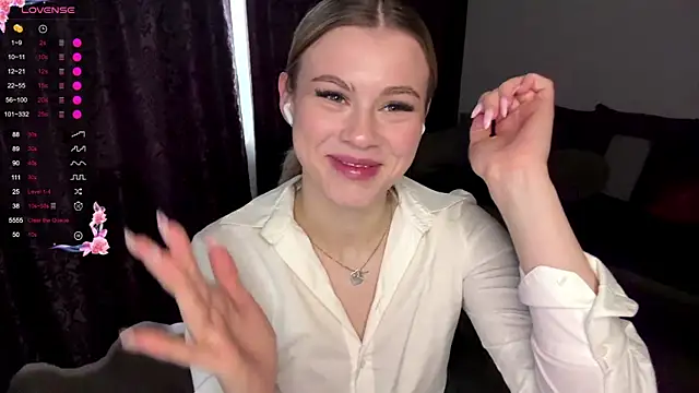 Snapshot of Lil_Elisa chatting on 09-30-25, 11:27 Lil Elisa online show from 09-30-25, 11:27