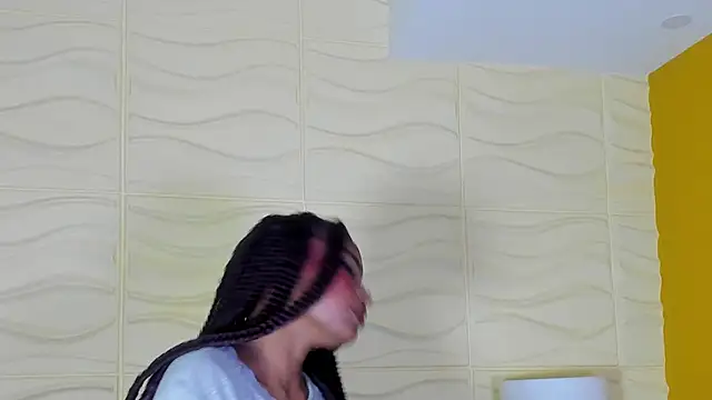 Snapshot of SophiaBloss chatting on 09-17-25, 03:41 SophiaBloss online show from 09-17-25, 03:41