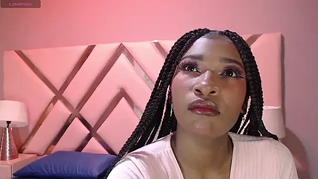 Snapshot of SophiaBloss chatting on 09-19-25, 03:32 SophiaBloss online show from 09-19-25, 03:32