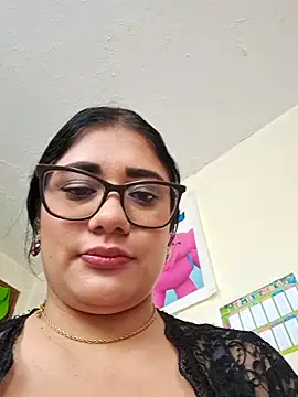 Snapshot of Monse--145 chatting on 10-13-25, 01:23 Monse--145 online show from 10-13-25, 01:23