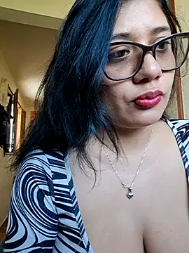 Snapshot of Monse--145 chatting on 09-23-25, 12:23 Monse--145 online show from 09-23-25, 12:23