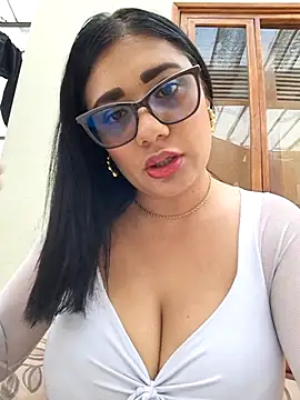 Snapshot of Monse--145 chatting on 10-01-25, 02:10 Monse--145 online show from 10-01-25, 02:10