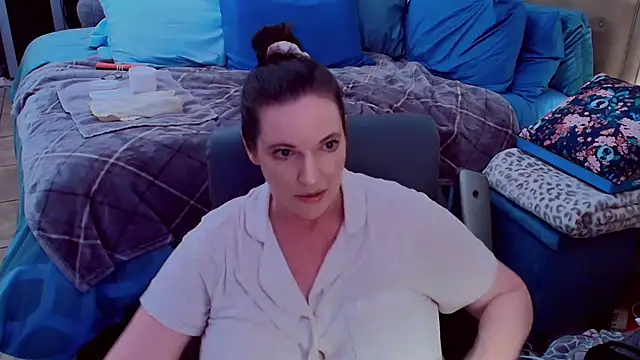 Snapshot of ninajaymes chatting on 06-08-26, 01:28 ninajaymes online show from 06-08-26, 01:28