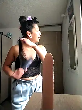 Snapshot of Coralaine_96 chatting on 02-24-26, 07:48 Coralaine 96 online show from 02-24-26, 07:48