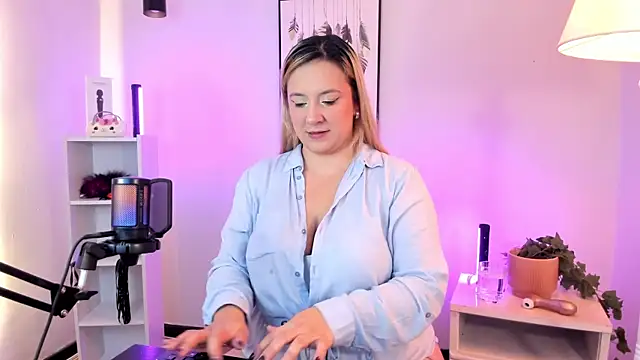 hollie joliie online show from 03-20-26, 12:06