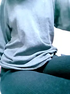 miss raavy online show from 01-12-26, 04:03