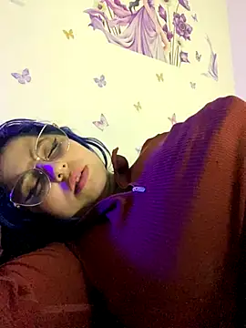 Snapshot of honeyviviss chatting on 09-11-25, 01:05 honeyviviss online show from 09-11-25, 01:05