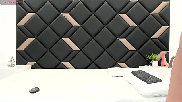 GeraldineSandoval online show from 04-17-26, 12:19