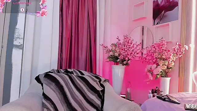 Snapshot of La_Diabla_111_ chatting on 02-13-26, 01:05 La Diabla 111 online show from 02-13-26, 01:05