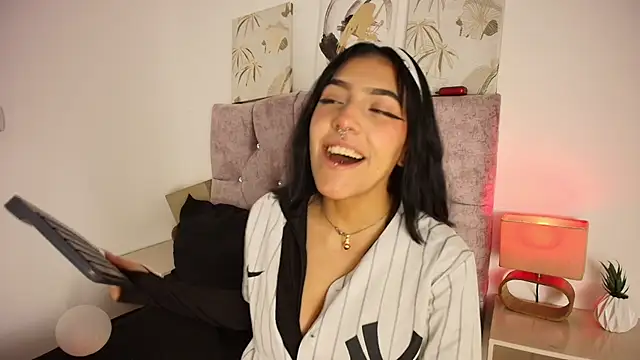 Dulce Bella  online show from 02-24-26, 03:40