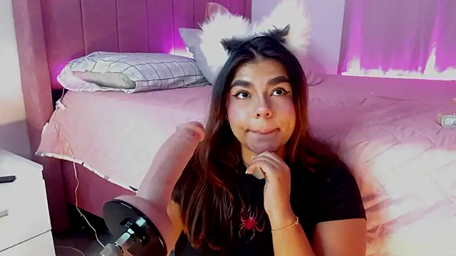 AliceThundeer online show from 12-17-25, 04:17