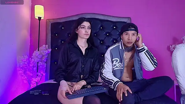 Snapshot of Mike_and_Sttar chatting on 09-27-25, 01:06 Mike and Sttar online show from 09-27-25, 01:06