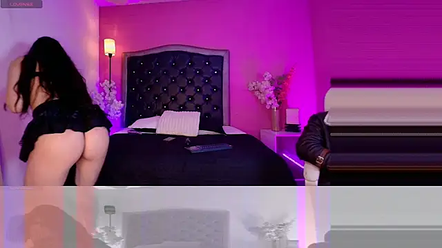 Snapshot of Mike_and_Sttar chatting on 10-18-25, 12:40 Mike and Sttar online show from 10-18-25, 12:40