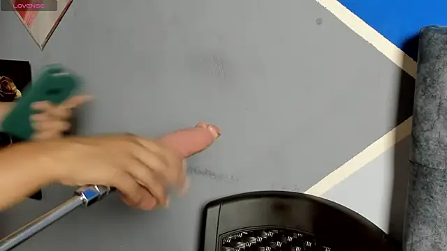 lau-hot online show from 11-21-25, 07:35