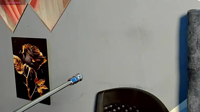 lau-hot online show from 11-09-25, 06:23