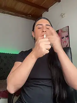 lola diez online show from 05-15-26, 03:54