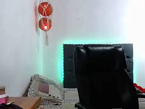 Snapshot of lola_diez chatting on 02-20-26, 10:01 lola diez online show from 02-20-26, 10:01