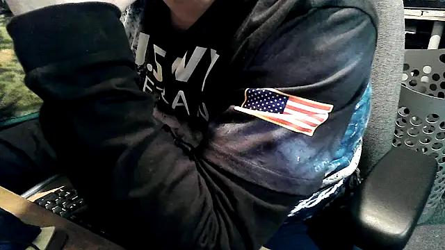 Snapshot of georgew62 chatting on 10-18-25, 11:18 georgew62 online show from 10-18-25, 11:18