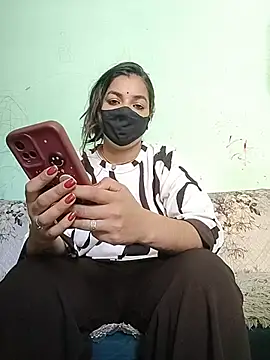 Snapshot of the_saavi chatting on 06-10-26, 02:35 the saavi online show from 06-10-26, 02:35