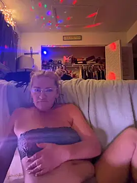 Goldenndoll online show from 09-13-25, 05:51