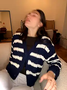 SophiiaStarr online show from 11-28-25, 05:46