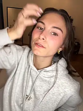 SophiiaStarr online show from 10-18-25, 04:31