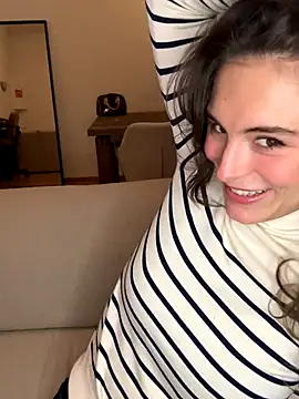 SophiiaStarr online show from 11-16-25, 07:07