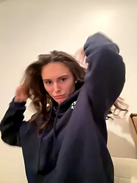 SophiiaStarr online show from 10-23-25, 05:55