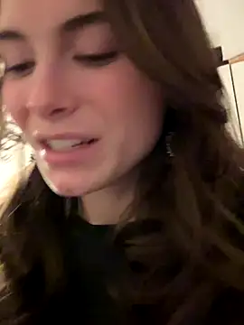 SophiiaStarr online show from 12-17-25, 07:30