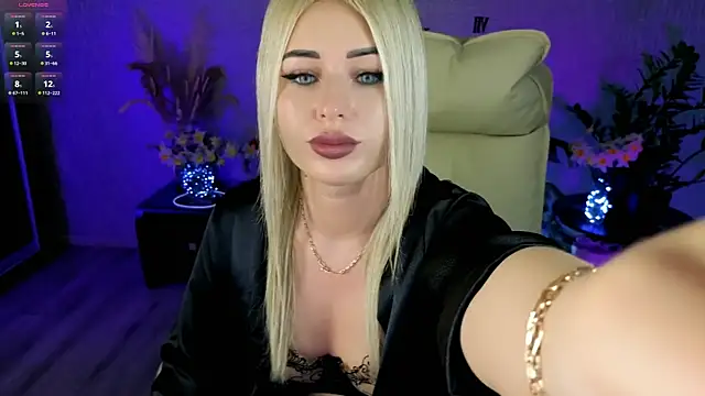 NikkiiStill online show from 05-05-26, 02:58