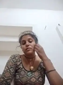 Snapshot of Sonam_shinde chatting on 06-06-26, 04:23 Sonam shinde online show from 06-06-26, 04:23