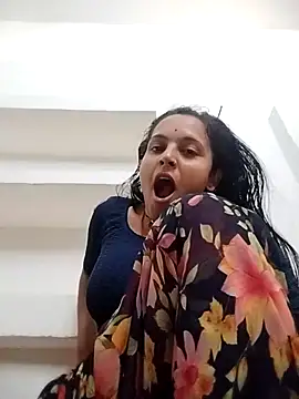 Snapshot of Sonam_shinde chatting on 05-10-26, 05:44 Sonam shinde online show from 05-10-26, 05:44