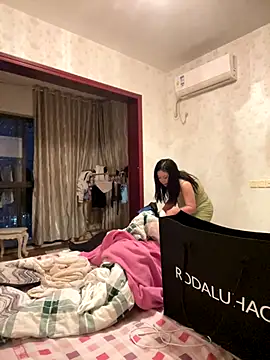 smgirls online show from 10-28-25, 10:47