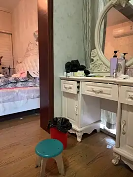 smgirls online show from 10-27-25, 09:32