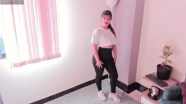 Maxinnevance online show from 09-15-25, 07:36