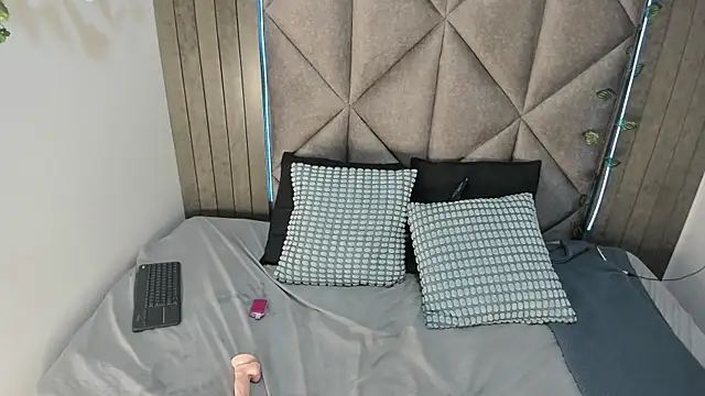 AAronBaker  online show from 10-11-25, 07:48