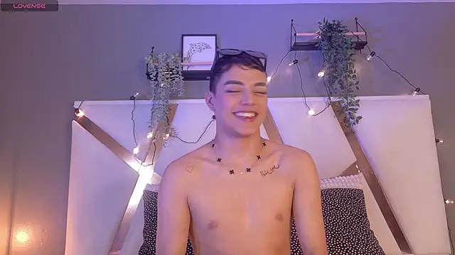 AAronBaker  online show from 10-15-25, 07:33